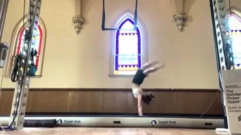 Goodnight everyone! Heres a tumbling routine i made a while back 🎪 #contortionist #tumbling #tumbler #backtuck #backflip #backflips #backhandspring #circus #circusartist #circuslife #training #circusgirl #gymnast #gymnastics #adultgymnastics 