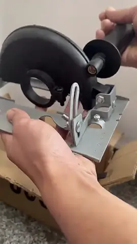 Rất OK! Giá đỡ máy mài, máy cắt cầm tay - Bộ chuyển đổi máy mài thành máy cưa máy cắt gỗ có bàn chỉnh góc 45 độ cầm tay tiện dụng Máy mài góc thay đổi đế cắt đa năng Đế định vị độ sâu cắt có thể điều chỉnh cho Máy mài góc 100-125MM, Độ sâu có thể điều chỉnh 0-40mm, Thiên thần có thể điều chỉnh 0-45° #minhshop #demaycat #demaycatcamtay #giadomaycat #giadomaycatcamtay #maymaigoc #maycatgo #maycatgach 