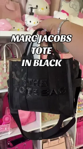 We went with black today 😍🖤 @marcjacobs what do you all think? Idk how long I can go without pink 🫣🖤💕  #purse #pursecollection #pursetok #pursechallenge #whatsinmybag #marcjacobs #marcjacobsbag #totebag #tote #black #blackbag 