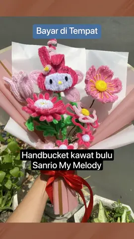 Handmade kawat bulu Aanrio Mu Melody  Buket karakter My melody yang di desain dengan bahan dasar pipe cleaner atau kawat bulu yang dibuat handmade. Buket ini dapat digunakan oleh kalangan semua orang untuk diberikan kepada orang yang wisuda, ulang tahun atau bisa di gunakan utk souvenir dan hal-hal spesial. Selain itu, buket ini memiliki tingkat ke estetikan dan kelucuan yang tinggi, tidak mudah layu, dapat  dipajang kembali dengan waktu yang lama, dan tentunya memiliki harga yang lebih terjangkau.  Yuk order sekarang juga✨💐 💐 Tidak ready stock hrs po estimasi 3-4 harian  #buketmurah #buketbunga #buketwisuda #buketultah #buketkawatbulu #buketpipecleaner #kawatbulu #suvenirmurah #suvenirlucu #sanrio #kartunsanrio #mymelody #bucketbunga 