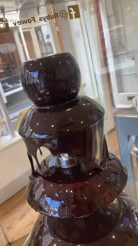 Its all about the ruby’s chocolate drizzle! Melted belgium chocolate drizzled over creamy ice cream! #chocolatefountain #chocolate #Foodie #drizzle #icecream #isitreal? 
