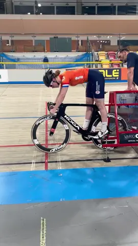 Keep going ❤️⏰ #trackcycling #track #velodome #cyclingwomen #bicycles #koga #fixie #fixedgear 