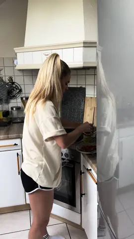 Wie esst ihr eure Pizza? 🍕🤭 #pizza #kochen #couple #rezept #couplecomedy #accouple 