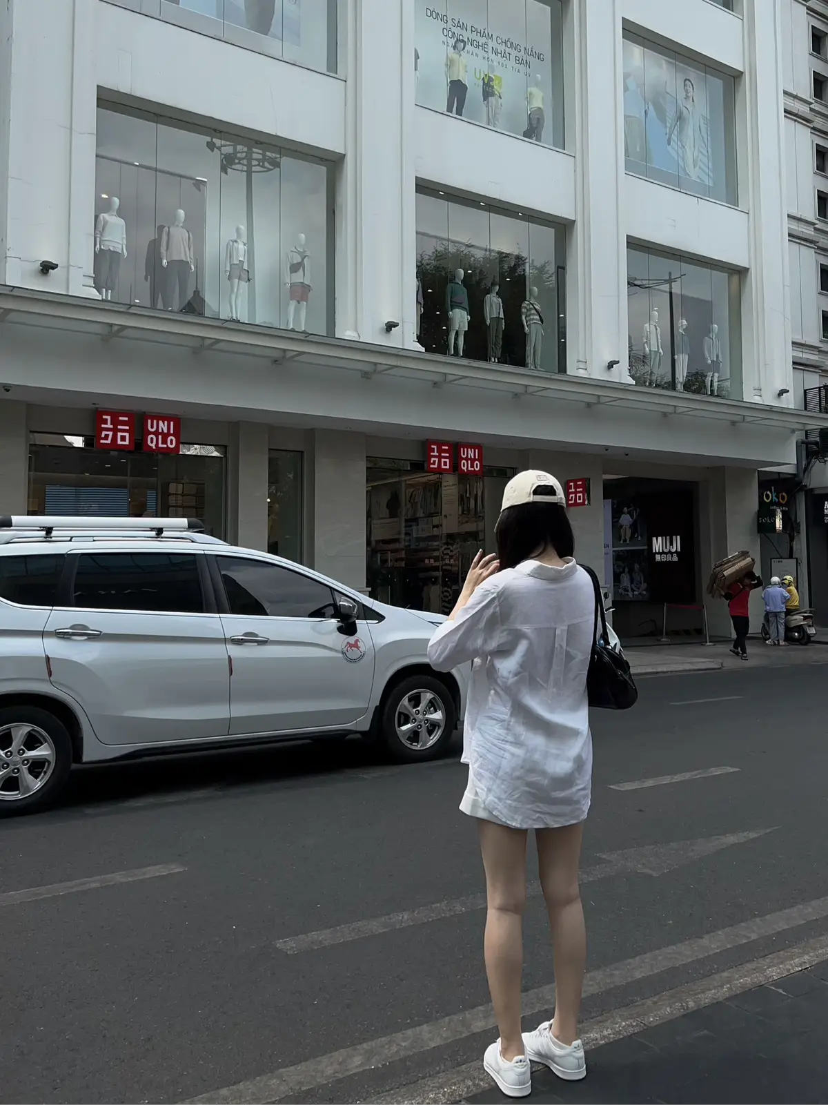 Thế giới nhiều người như vậy, nhưng chỉ muốn cùng anh về nhà. #fyp #outfit 