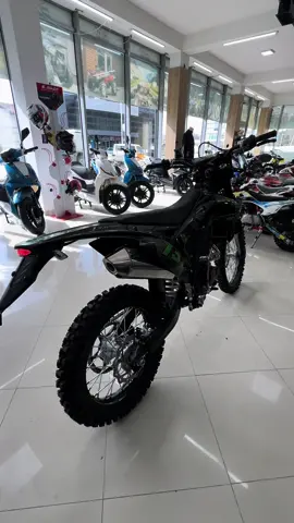 Nas FW250 —————————— Te dhenat teknike :  Viti prodhimit : 2024 Fuqia motorike : 250cc ( kubik ) 4t Sistemi i ftohjes : Ajër Transmisoni ( Nderruesi ) : Manual 5 - Shpejtesi Madhsia e gomave : 110/100-18 ( te pasme ) , 90/100-21 (te perparme) Mosha e lejuar : 10+ ( per te rritur ) Garancion : 1 vjeqar Dogan te paguar  Model i iri Rruga : Azem Bejta : Skenderaj ( Perball xhamis ) . nr : +38345556779 #adventure #motocross #foxracing #atvracing #ktm #atv #motorcycles #moto #Motorsport #motorbike #atvmx #atvadventure #ride #motorcyclelife #kosovo #atvriding #atvride #atvlife #nature #atvlife