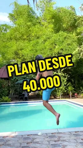 Plan desde 40mil pesos a dos horas de Bogotá. ☀️ Bienvenidos a  ubicado a 2 horas y 30 mins de Bogotá en Útica, Cundinamarca. Una finca que lo tiene todo para pasar un fin de semana lleno de diversión. 😎🤪. ¿Qué HACER? 🤷🏻‍♂️ Rafting 🛶 Vuelo de pajaro 🦅 Cuatrimotos 🏍️ Circuito de alturas ⚡️ Canopy 😜 Torrentismo😱 entre otras cosas. HOSPEDAJE 🏨 Aquí te puedes hospedar en una habitación familiar con jacuzzi para 4 personas y dos casas en el árbol cada una para máximo 4 personas 👨‍👩‍👧‍👧. PLANES 👉🏻 Pasadía desde $40.000 cop 👉🏻 Planes con varias actividades desde 89.000 cop dependiendo de la actividad que quieras realizar. RESERVAS 📱 👉🏻 +57 311 8463644 Definitivamente un gran plan cerca a Bogotá para vivir une experiencia extrema rodeoado de naturaleza y diversión. Etiqueta y compartele este video a las personas con las que vendrías. No olvides seguirme para mas parches chaoo. 🎥: @Felipe Jimenez Duarte  #parati #fyp #fypシ #planes #planesbogota #planescercaabogota #parque #cundinamarca #cundinamarcacolombia🇨🇴 #colombia🇨🇴 #colombia #travel #viajar #viajaresvivir #dosisverde #utica