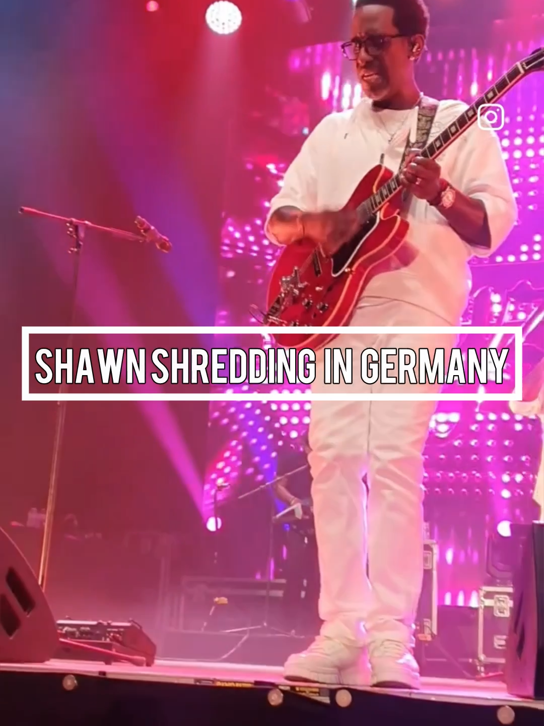 Shawn SHREDDING 🎸 last night at Palladium Köln in Germany! 🇩🇪 🎶 Thank you Cologne for an absolutely amazing start to our European trip 🫶🏿🫶🏿🫶🏿 Check out which cities were stopping in next ➡️ link in our bio! 🎫🎫 #boyziimen #shawnstockman #boyziimentour #boyziimenlive #europe #germany #cologne