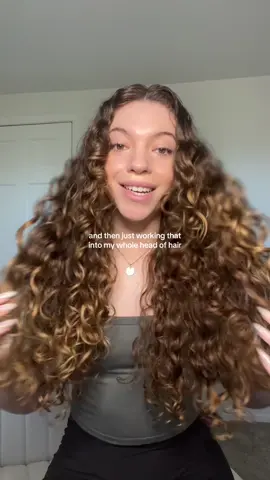 Let’s refresh my day 2 curly hair🤍 #curlyhair #curls #curlyhairroutine #curlyhairtutorial #hair #hairtutorial #hairroutine #curlproducts 