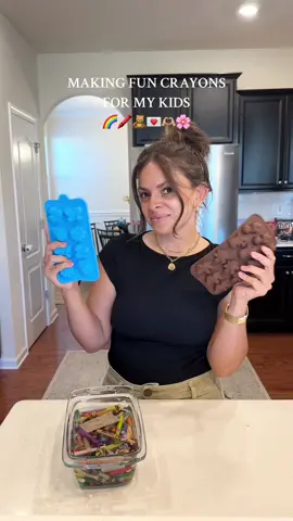 My kids are obsessed!!! Theyve been coloring so mych lately that this was such a fun craft to do for them :) l!nked in my ltk!! #activitiesforkids #activitiesfortoddler #kidsactivities #toddleractivities #kidscoloring #coloring #kidscrafts #toddlercrafts #screenfreeplay #screenfreetoddleractivities #toddlermom #activitiesfortoddlers 