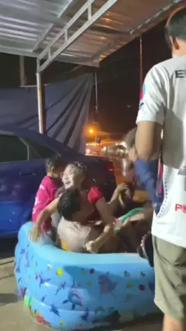 สระน้ำยึ้ห้อนี้ทนจริง🤣🤣