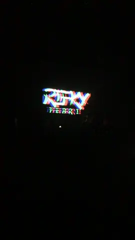 Kaget pas lightingnya nyala 😅😅 #dj #stage #bar #jogja #club #rifkyfebri #house 