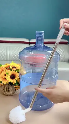 If you have a round water container gallon at home, buy now and try this  Bucket Brush. The brush head has an arc design and an elongated handle, which can clean the bucket 360 degrees without any dead ends #gallonbrush #bucketcleaningbrush #mineralwater #roundwatercontainercleaner #watercontainercleaning #funtasticpayday #sweldosummersale #tiktokshopbudol 