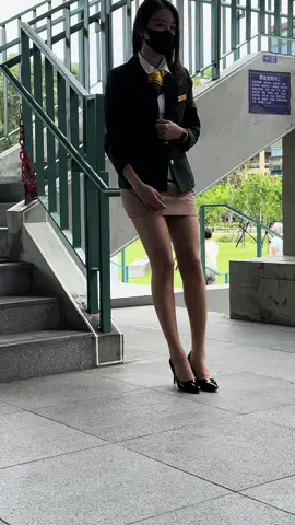 #絲襪 #美腿 #台灣 #大學生 #膚絲 #高跟鞋 #高餐 