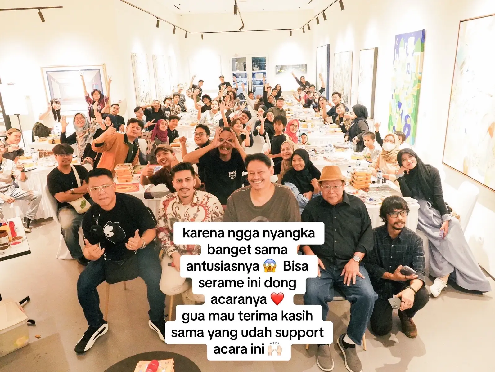 Gua berharap keseruan ini terus berlanjut di kota manapun, jadi buat kalian semua yang ada di bandung gua tunggu kehadiranya disana 🙌🏻 #bandung #gerakanseni #billmohdorstudio 