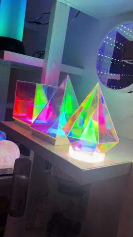 How cool are these? Cube - 12x12x14.5cm Pyramid - 12x12x18cm Diamond - 11x11x16.5cm One of these would make for a perfect night light! ✨USB Powered✨ #sensory #sensorytoys #nightlight #bedsidelamp #bedsidetable #prisms #prism 