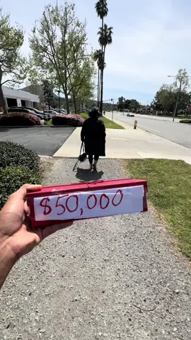 Millionaire blessed homeless lady who cried loud with tears #homeless #longervideos #viral #fyp #trending 