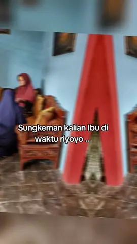 sungkeman riyoyo di semarang , hya ibu yg bisa di sungkum , bpk sdh tiada husnul khotimah ngih pak...doa anak2 menyertai bpk semua.