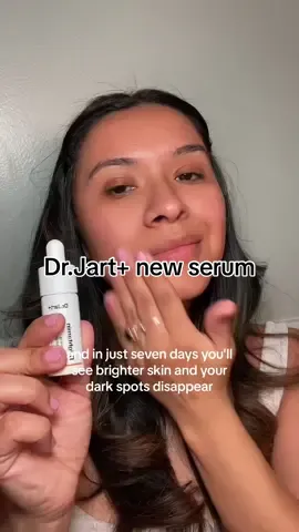 #gifted_by_drjart+ gifted by DrJart This product had me with its 7 day claim! Im so excited to document the progress after this week is up. My skin has many blemishes I’d love to diminish. Thia serum is very lightweight and doesn’t sting. #brightamin @Dr.Jart+ North America @Dr. Jart (닥터자르트) #drjart 