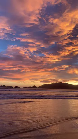 Cantik bgt✨ #fyp #fypage #fyppppppppppppppppppppppp #healing #sunset #sunsetbeach  #banyuwangi #pulaumerahbanyuwangi #wisatabanyuwangi 
