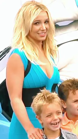 año 2013 @Britney Spears en la premiere y alfombra azul de la película pitufos, donde interpreta uno de los temas principales 🌟💫 la princesa del pop 🌹💗  #2000sfashion #2000snostalgia #2000smusic #2000sthrowbacks #2000sthrowbacks #2010s #2010smusic #britneyspears #britney #britneyspearsvideos #itsbritney #itsbritneyb #itsbritneybiatch #princessofpop #popprincess #britneybritney #redcarpet #premiere #culturapop #popculture  #4upageシ #4yp #4youpageシ #4you #4u #fypシ゚viral #foryoupage #fypシ #fyp #britneyvideos #britneyfans #britneyarmy #britneyspearsarmy #britneyspearsedit #britneyspearsfan #britneychallenge #britneyfan 