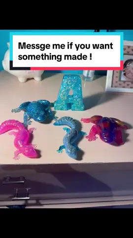 My mother in law makes so many different things! These are just a few things she made for me and my family! Message me if you would like to place a customized  order🩷🩷.                           #SmallBusiness #tiktok #tik #fyp #craft #craftersoftiktok #follow #foryou #lol #humor #resinart#resincraft #resinthings #teddybear#resincoastersmaking #uvresincrafting #uvresinart #customcoasters #bubblesinresin #fyp @tweetybe71 