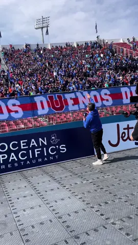 1,2,3 ATENCION LOS DE ABAJO 🤘🏻 Aguante ma U y toda su gente !!  . . . . . . . . . . . . . . . #udechile🔵🔴 #viral #chile #losdeabajos🔴🔵 #losdeabajooficial #estadionacional #bulla #vamosbulla #universidaddechile #chile🇨🇱 #viralvideos #instagram #todoporlau #azulesdecorazon💙 #chillwithtiktok 