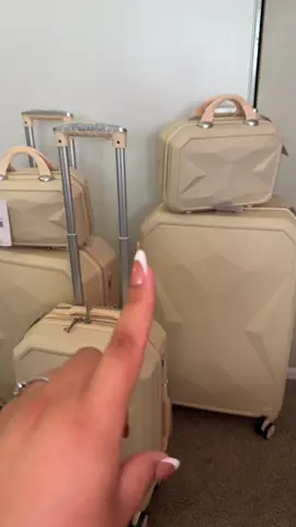 It felt like that infinite game that you open one egg and theres another inside and another and another and so on lol i was so happy unboxing these 😂 #luggage #luggagepacking #lugaggeset #tiktokshop #travel #packwithme 