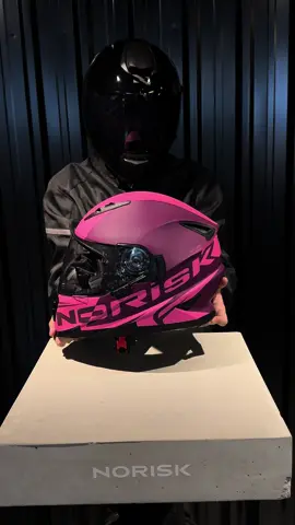 Esse cap é sem condições! SOUL MANTY ROSA 😮‍💨🤩  #norisk #noriskers #capacete #cap #moto 