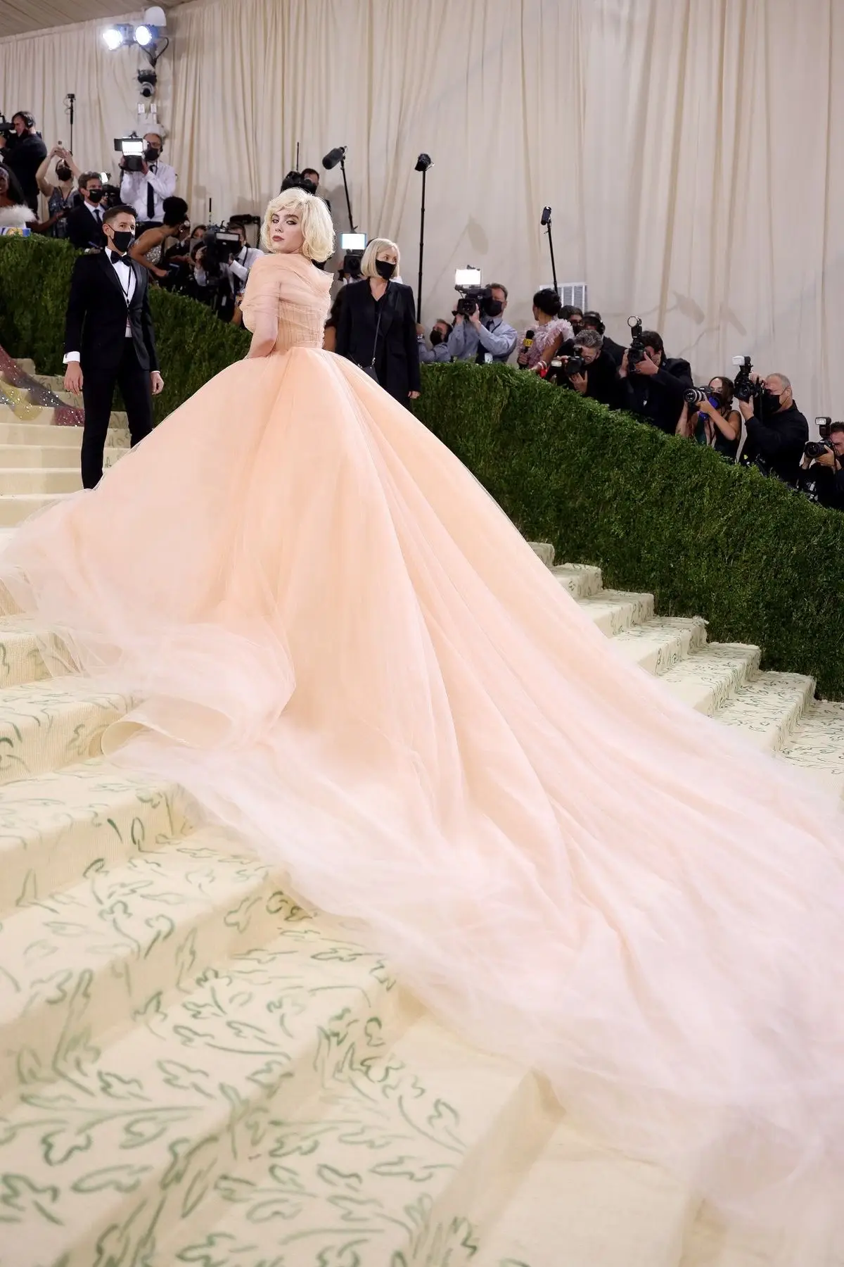 Women at The Met Gala >> #metgala #rihanna #giselebündchen #emmachamberlain #zendaya #kendalljenner #haileybieber #taylorhill #blakelively #lilyrosedepp #kimkardashian #billieeilish #metgala2024 #fyp 