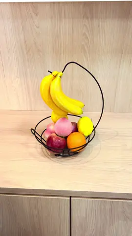 Vocês pediram e a gente atendeu 🧡 A fruteira que esta fazendo o maior sucesso! Além de linda ela ajuda a conservar melhor sua penca de bananas. R$59,99 Gostou ? Comente eu quero que te enviamos o link! Casa Vinte Sete 📍Av Hugo musso, 1333, Praia da Costa, Vila Velha - ES 📲(27) 99903-0027 www.casa27.com.br #fruteira #banana #cozinhaorganizada 