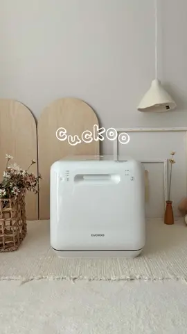[젖병 소독기로도 완벽한, 쿠쿠 마시멜로 식기세척기👶🍼] ✅깔끔한 화이트 톤으로 어디든 예쁘게 배치 ✅회전 듀얼노즐로 360도 고압 세척 ✅세균 걱정 없는 고온수 살균 세척 ✅건조까지 깔끔한 에코 드라이 건조 ✅어디서든 사용 가능한 무설치 방식 쿠쿠 식기세척기로 즐거운 육아하세요👼 📌제품에 대해 더 알고 싶다면 쿠쿠몰에서 만나보세요! #쿠쿠 #식세기 #식기세척기 #육아템 #육아 #젖병소독기