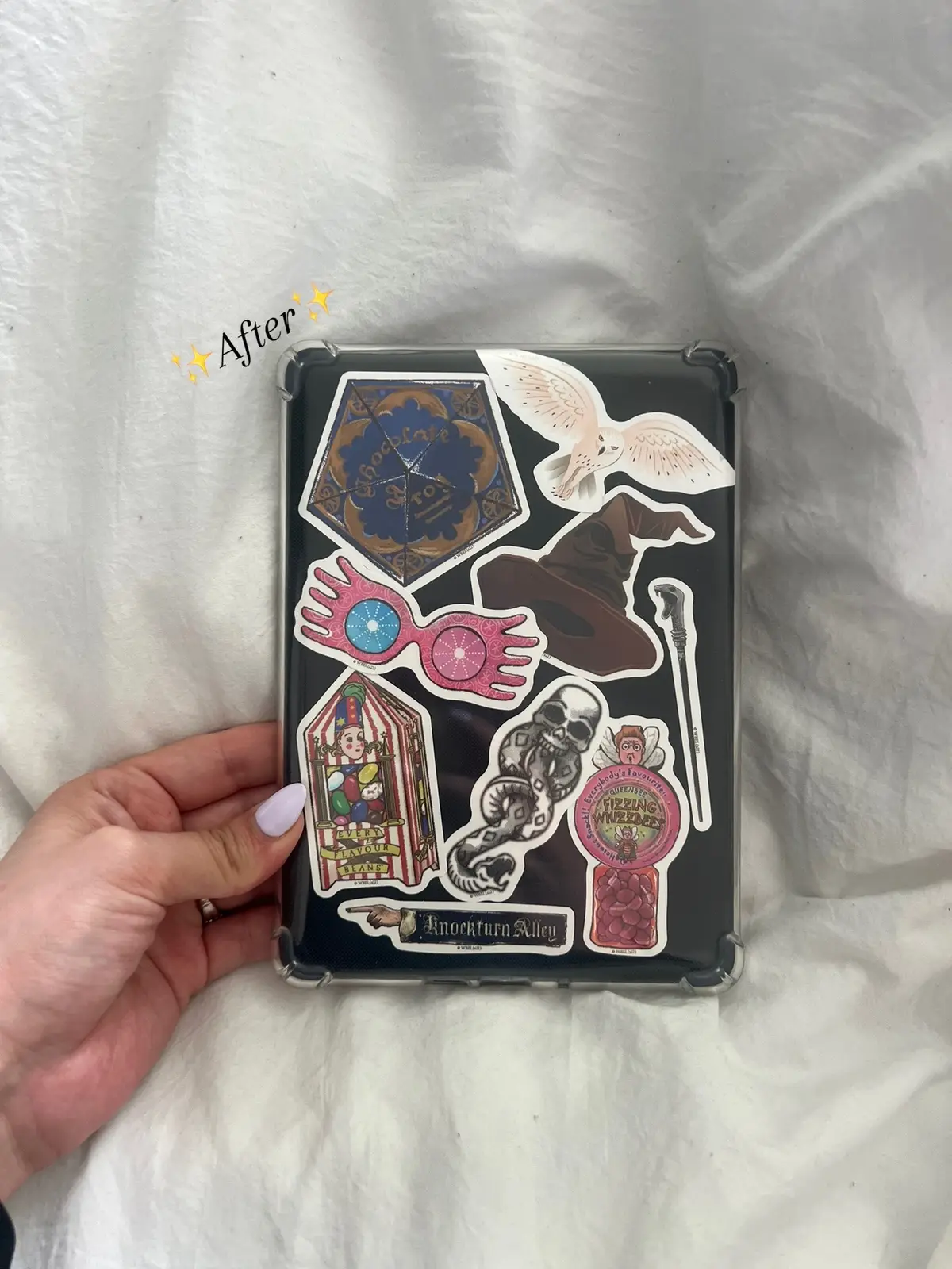 Which one is your favorite! I love the chocolate frogs 🐸 #harrypottertiktok #kindle #kindlestickers #kindlesetup #harrypotter #kindlegirlies #BookTok #booktoker #latinabooktok #latinabooktoker 