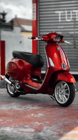 Maaf ya motor ku jamet  . . #vespamatic #vespamodification #vespamerah 