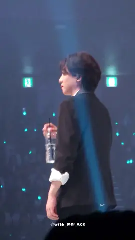 Cuma video orang minum kok ☺️  2024.04.12  DAY6 Concert  Welcome to the Show - Day 1  Cr : wish_mel_uck  #데이식스 #성진 #박성진 #강영현  #DAY6 #sungjin #parksungjin #youngk #kangyounghyun  #day6sungjin #sungjinday6 #day6youngk #youngkday6 #sungjinfancam #youngkfancam 