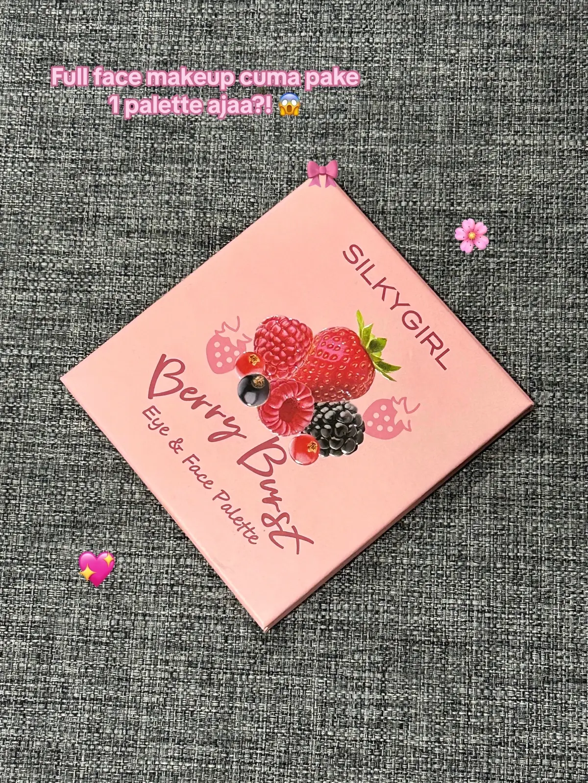 Full face makeup cuma pake 1 palette?! 😱 Tentu bisa dong! 😍 Go get your Eye and Face Palette now, Beauties💕 #silkygirlindonesia #eyeandfacepalette #3in1palette #tutorialmakeup #palette #fyp #makeuppemula #foryou #foryoupage 