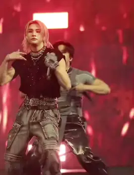 This dance😍#hyunjin #viral #straykids #skz #getlit @Stray Kids #kpop #straykidsstay #kpopfypシ #hwanghyunjin #skzgetlit #getlit 