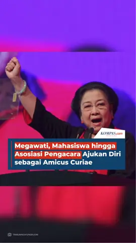 Berbagai pihak ramai-ramai menyatakan diri sebagai amicus curiae ke Mahkamah Konstitusi (MK).  Terbaru, Asosiasi Pengacara Indonesia di Amerika (IALA) menyerahkan amicus curiae terkait sengketa Pilpres 2024 ke Mahkamah Konstitusi (MK), Rabu (17/4/2024). Sebelumnya, Presiden kelima Republik Indonesia Megawati Soekarnoputri menyatakan diri sebagai amicus curiae pada hakim konstitusi pada Selasa (16/4/2024).  Badan Eksekutif Mahasiswa Fakultas Hukum (BEM FH) Universitas Gadjah Mada, Universitas Diponegoro, Universitas Padjadjaran, dan Universitas Airlangga juga menyerahkan amici curiae terkait sengketa hasil Pemilihan Presiden (Pilpres) 2024 ke Mahkamah Konstitusi (MK), Selasa (16/4/2024). Penulis: Diva Lufiana Putri Penulis Naskah: Meiva Jufarani Video Editor: Tri Febrianto Gunawan Produser: Adisty Safitri #AmicusCuriae #Megawati #mahkamahkonstitusi 