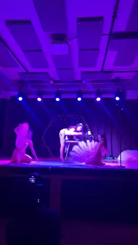 performing with my favorite faeries phoebe and jane 🦋🧚‍♂️🧚❤️ #contortionist #fae #faery #faeries #fairy #shewasafairy 