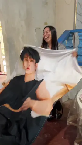 Happy birthday, to my sister Carat!!! Feeding @miss.krizzah delulu to @SEVENTEEN Thank you @livepillow for making it possible #seventeen #kpop #fangirl #fyp #bday  