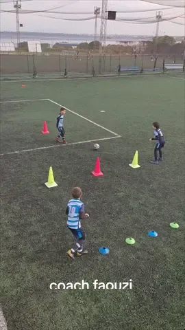 warm up passing drill left and right foot skipping passe avec les deux pieds coordination agilité #football #Soccer #coach #futbol #Fitness #training #practice 