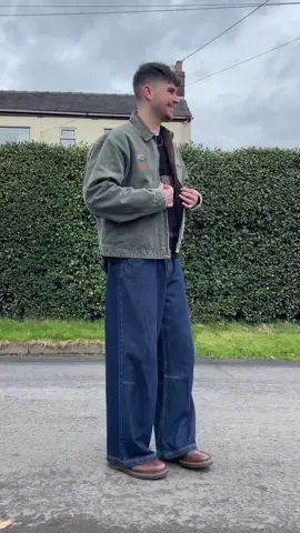 Never not catch me in a Carhartt J97 #streetwear #outfit #ukfashion #carharttjacket 