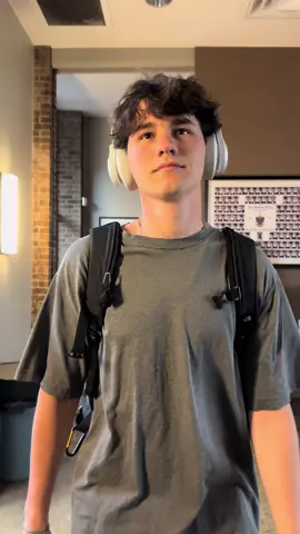 JBL’s Live 660NC headphones are a must have for every college student. These are the best noise canceling headphones i’ve ever used!! Head to JBL.com to learn about their high quality headphones!! #JBLCampus #JBLPartner @JBLAudio 