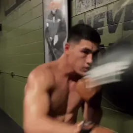 the Soviet Style master🇷🇺🇰🇬Dmitry Bivol #boxing #training #sovietstyle #dmitrybivol #arturbeterbiev #bivolbeterbiev #blxingedit #edit #beterbievbivol 