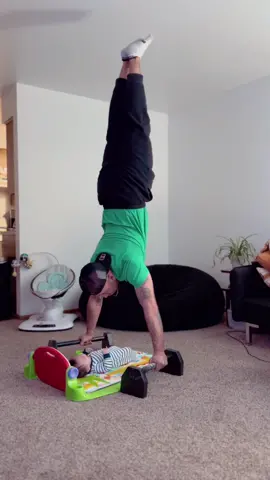 Fit Dad life 💪🏽 #calisthenics #handstand #dadlife #pushups #fyp #purplemonkey 