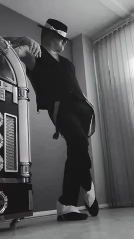 #serialthrilla1 #conniefrancis #lipstickonyourcollar #50s #50smusic #dance #rocknroll #jukebox #popmusic #foryou #fyp #fypシ #goodvibes #goldenoldie symon o'connell (youtube)