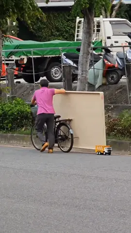 There are always more solutions than difficulties. #fun #goodideas #creative #bike #interesting #amazingChinesepeople #havefun #entertainment #enjoy #happylife Credit to goushisan on Xiaohongshu.