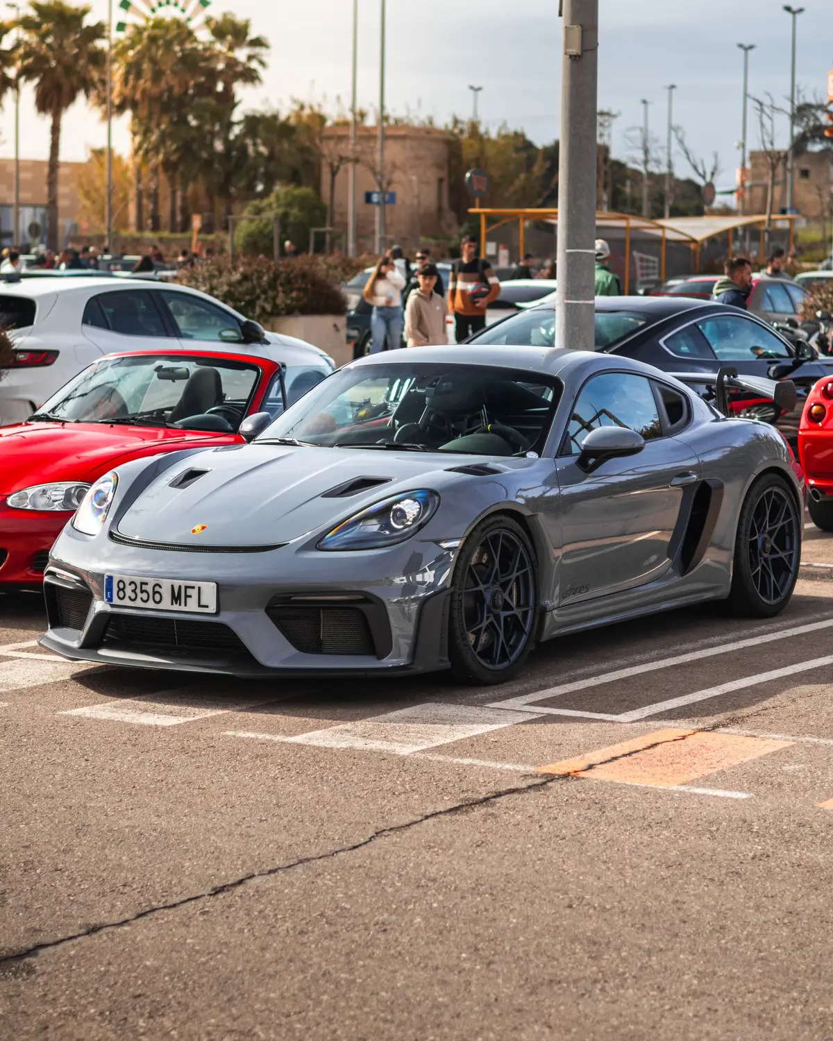 The Porsche 718 Cayman GT4 RS is a high-performance variant of the GT4, offering increased power, enhanced aerodynamics, and track-focused upgrades.  #carsoftiktok #carspotting #cars #porsche #gt4rs #fyp #foryou 