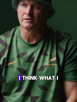 You can learn a thing or two about scrums in France 😏 Visit our website for more #chasingthesun2 uncut features 🍿 #springboks #rugby #rugbyworldcup #sportsontiktok #rwc2023 #tiktoksa #tiktoksouthafrica #rugbyboys 