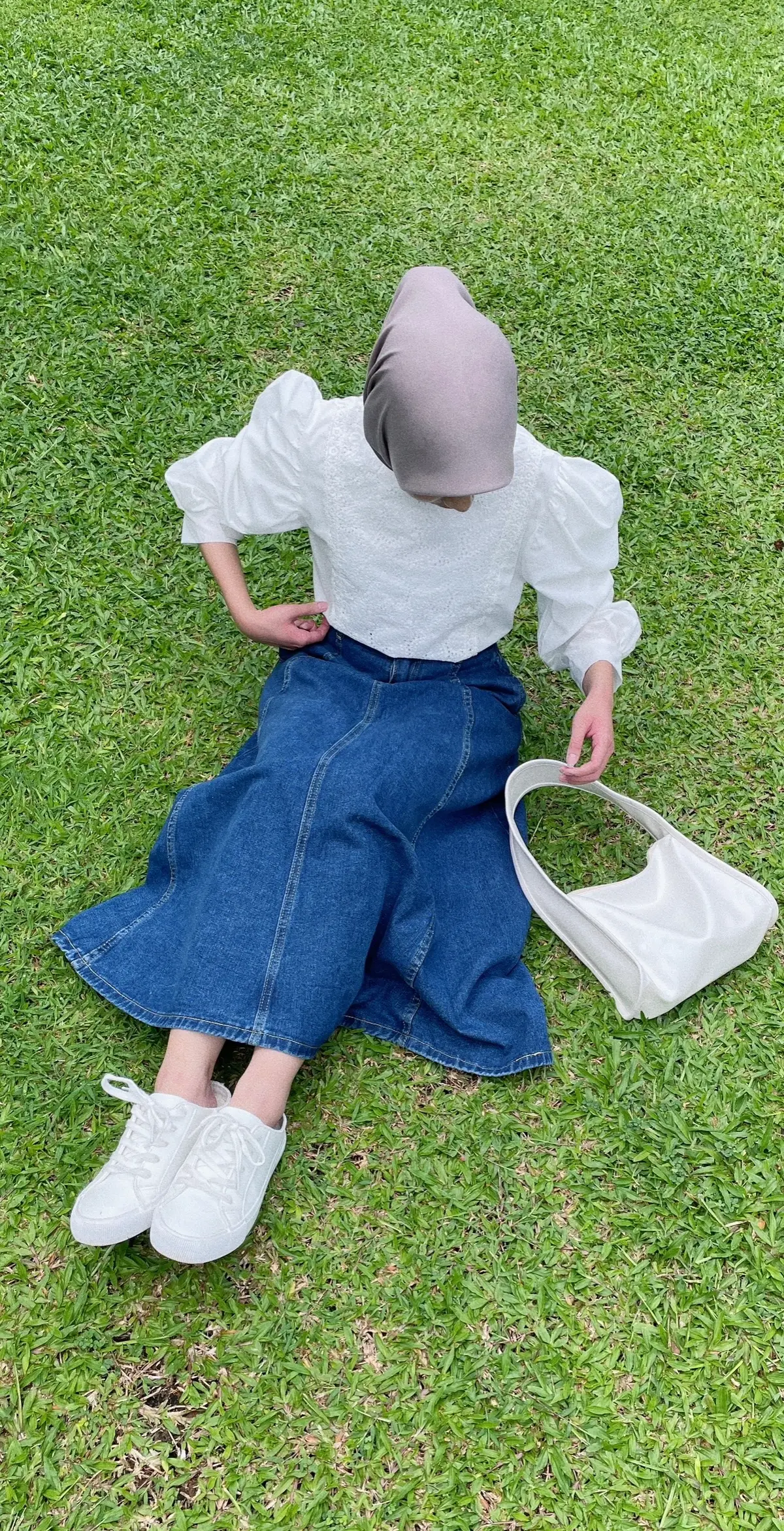 outfit lebaraan day 3 temanya white&denim! 𐙚