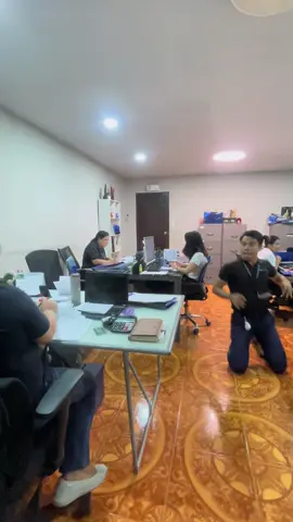 Taraa at gulohin muna natin si HR Manager! Saka na yung memo memo!HAHAHA!🤣 #siegenphilippines #manufacturing #tankmasters #engineeringservices #officelife #officetiktok #hrdepartment 